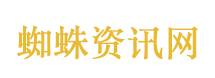 博物馆保洁阿姨手拿扫帚为游客讲解